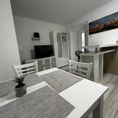 Dn 12 Apartment *